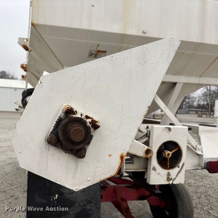 image for item FK1063 Willmar 16SS Dry fertilizer tender