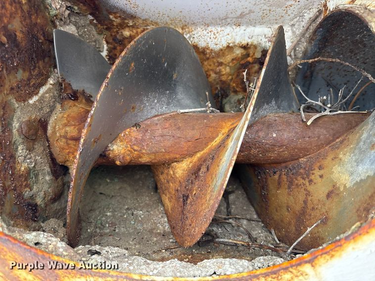 image for item FK1063 Willmar 16SS Dry fertilizer tender