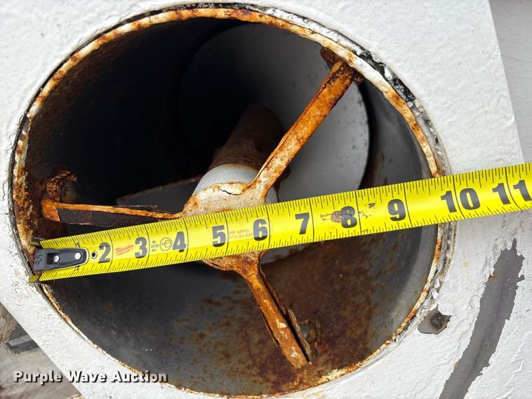 image for item FK1063 Willmar 16SS Dry fertilizer tender