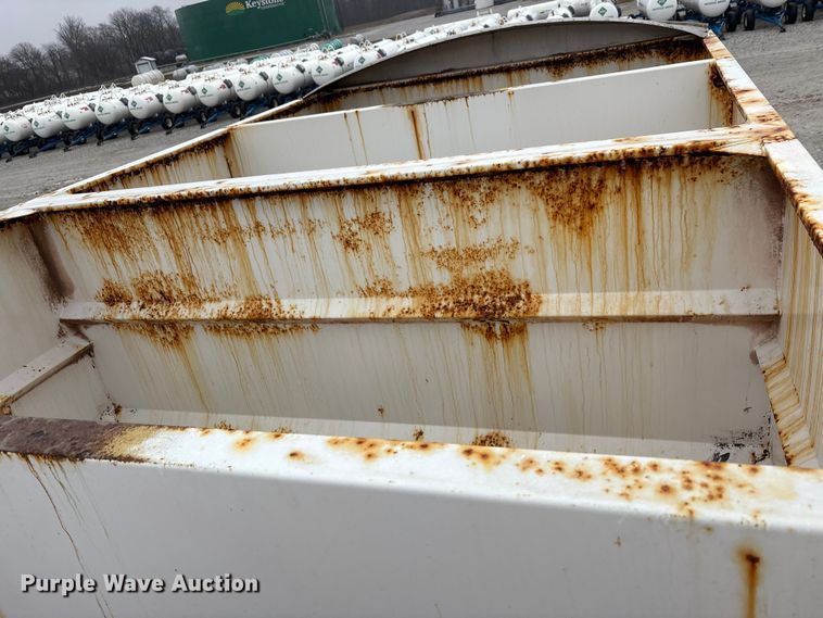 image for item FK1063 Willmar 16SS Dry fertilizer tender