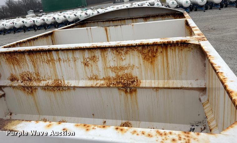 image for item FK1063 Willmar 16SS Dry fertilizer tender