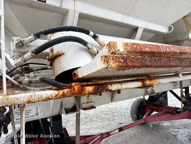 image for item FK1063 Willmar 16SS Dry fertilizer tender