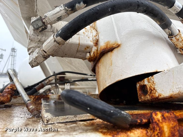 image for item FK1063 Willmar 16SS Dry fertilizer tender