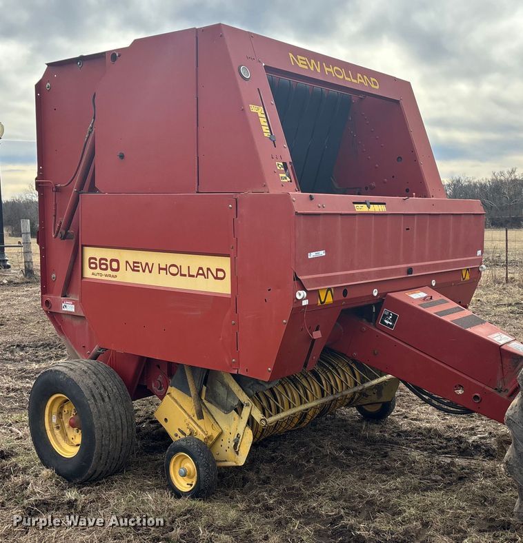 image for item OE9302 New holland 660 Auto wrap round baler