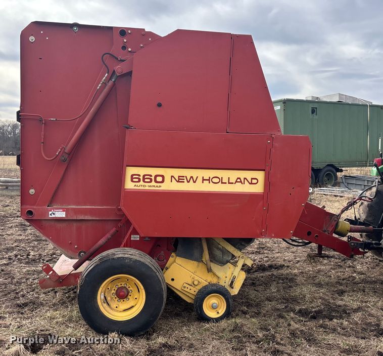 image for item OE9302 New holland 660 Auto wrap round baler