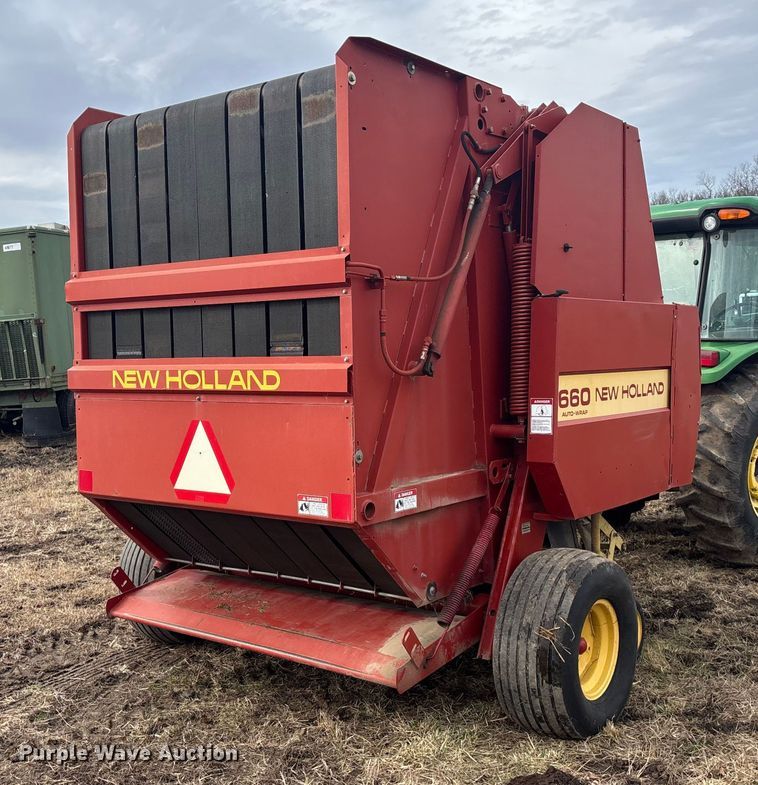 image for item OE9302 New holland 660 Auto wrap round baler