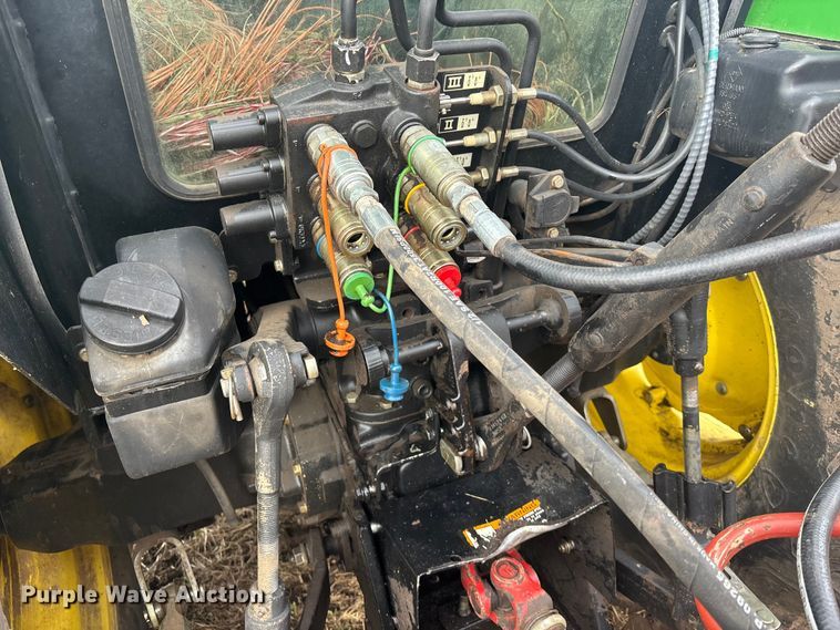 image for item OE9302 New holland 660 Auto wrap round baler