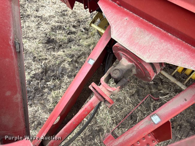 image for item OE9302 New holland 660 Auto wrap round baler