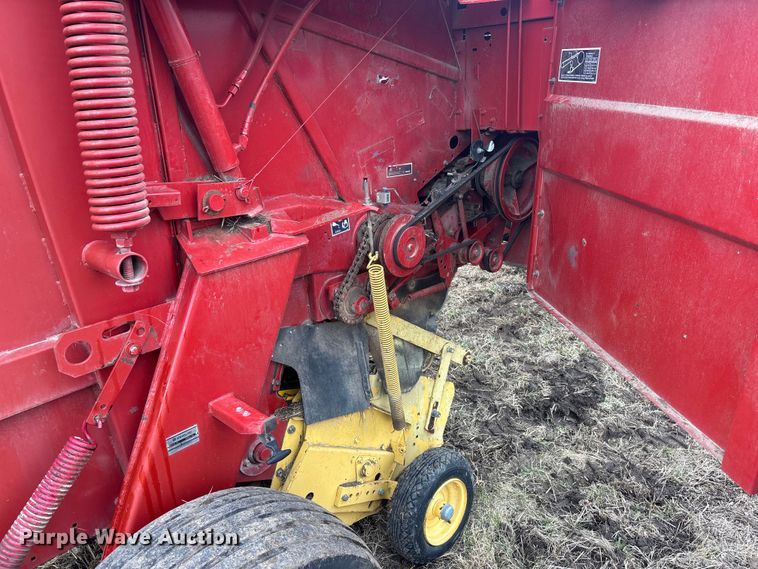 image for item OE9302 New holland 660 Auto wrap round baler