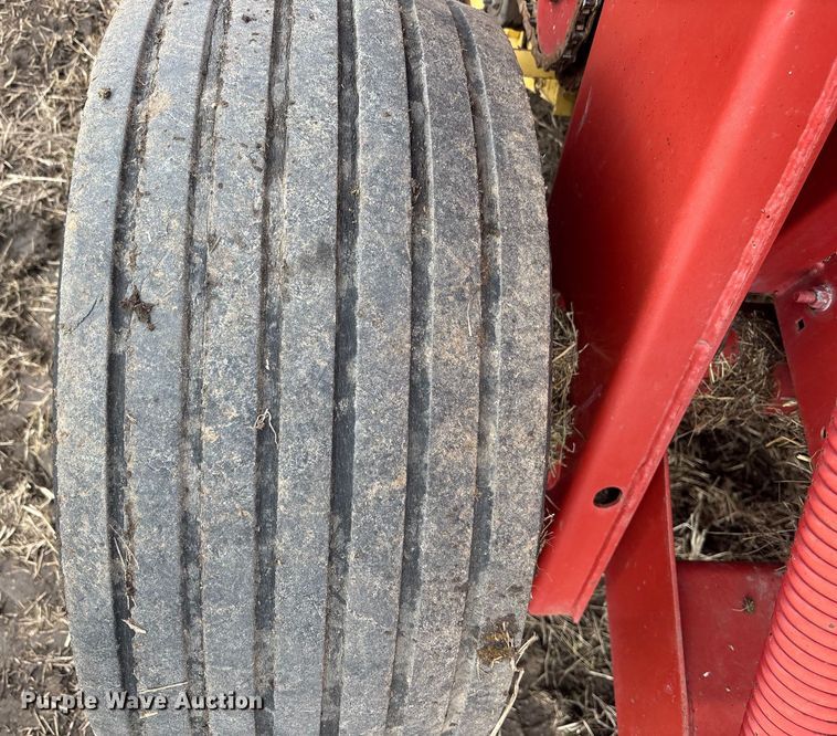 image for item OE9302 New holland 660 Auto wrap round baler