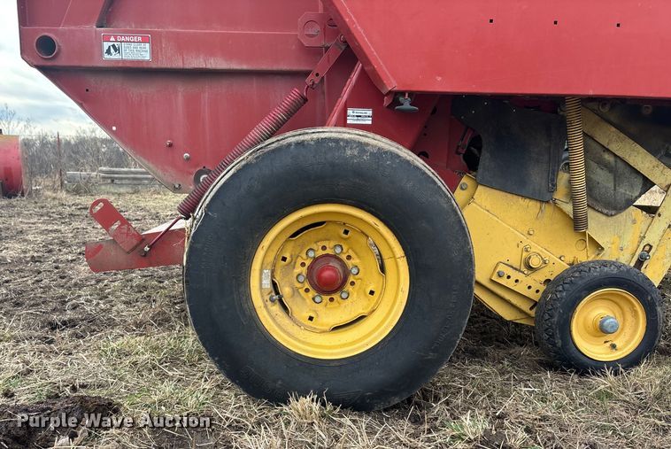 image for item OE9302 New holland 660 Auto wrap round baler