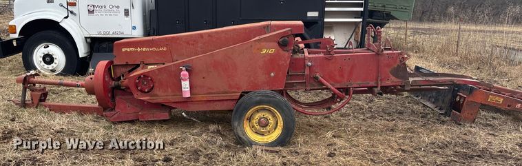 image for item OE9321 New holland 310 hayliner small square baler