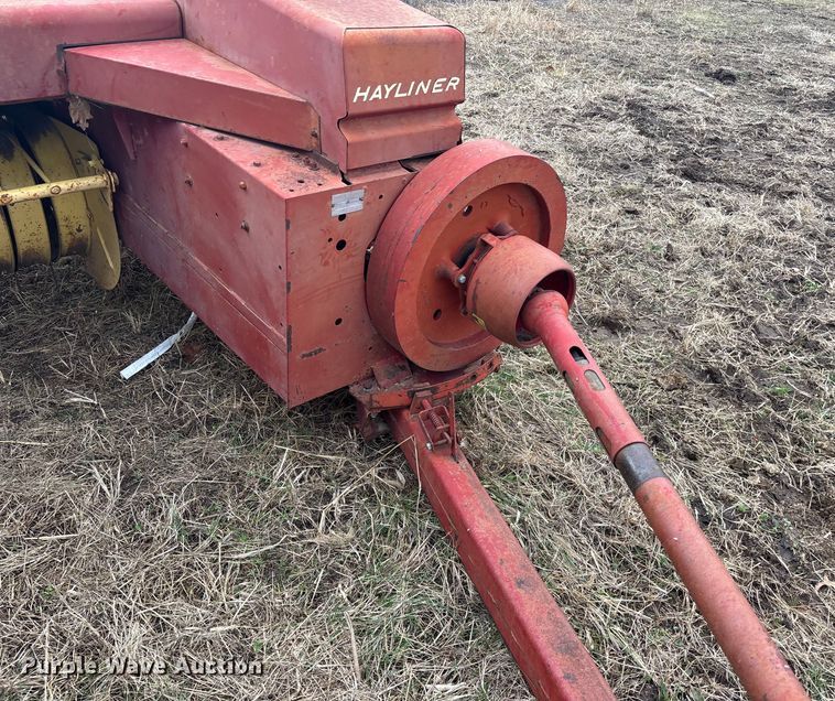 image for item OE9321 New holland 310 hayliner small square baler