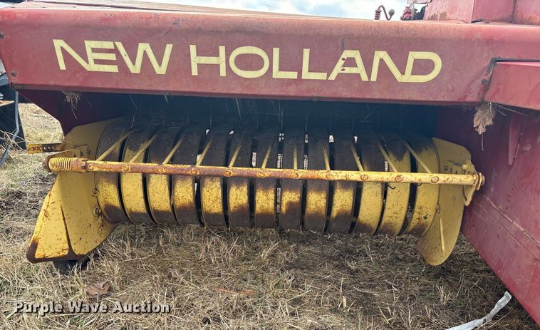 image for item OE9321 New holland 310 hayliner small square baler