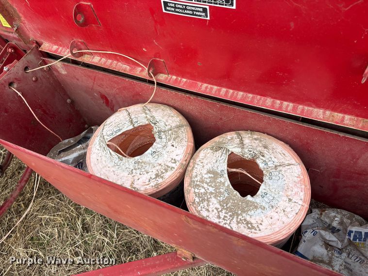 image for item OE9321 New holland 310 hayliner small square baler