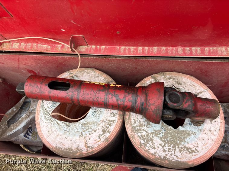 image for item OE9321 New holland 310 hayliner small square baler