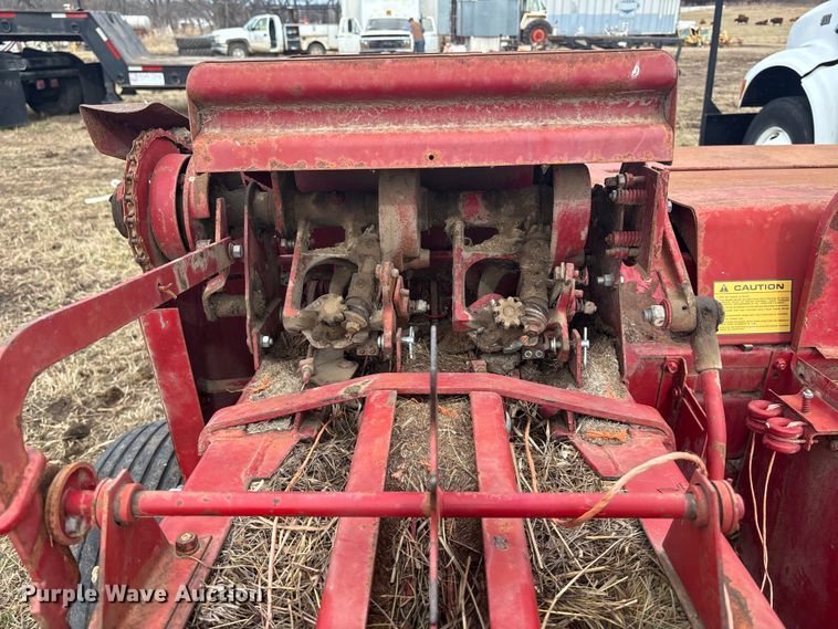 image for item OE9321 New holland 310 hayliner small square baler