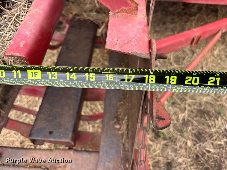 image for item OE9321 New holland 310 hayliner small square baler