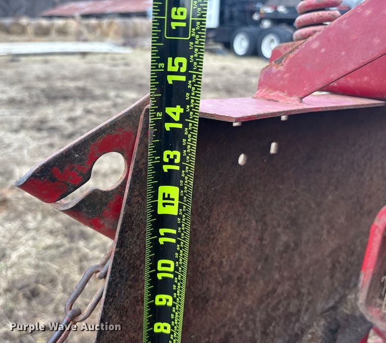 image for item OE9321 New holland 310 hayliner small square baler