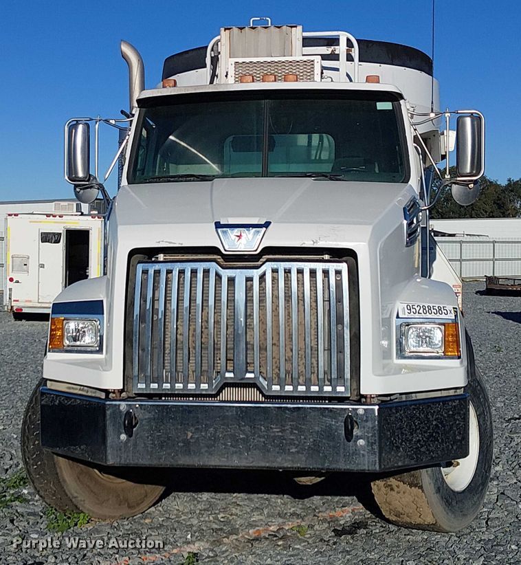 image for item YA1842 2016 Western Star 4700 feed mixer truck
