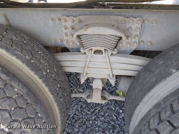 image for item YA1842 2016 Western Star 4700 feed mixer truck