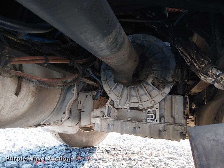 image for item YA1842 2016 Western Star 4700 feed mixer truck