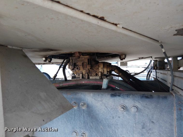 image for item YA1842 2016 Western Star 4700 feed mixer truck