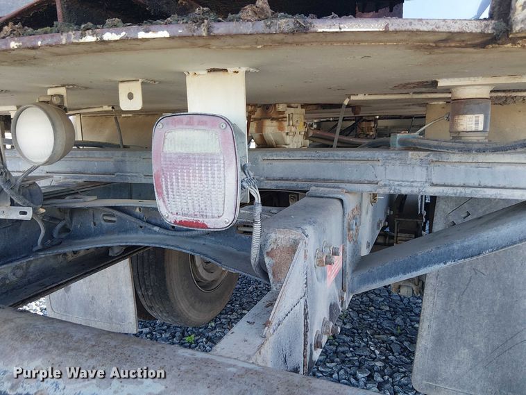 image for item YA1842 2016 Western Star 4700 feed mixer truck