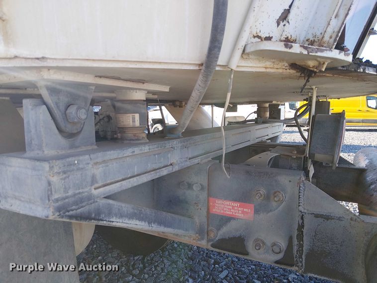 image for item YA1842 2016 Western Star 4700 feed mixer truck