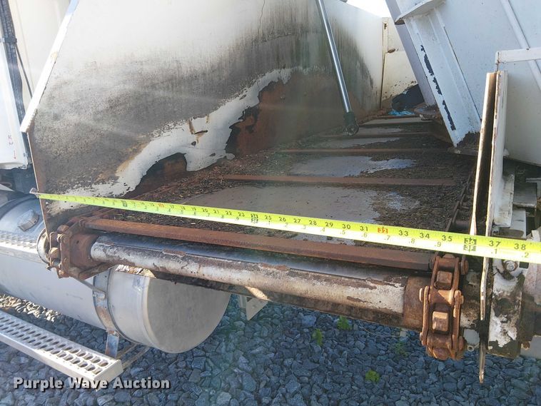 image for item YA1842 2016 Western Star 4700 feed mixer truck