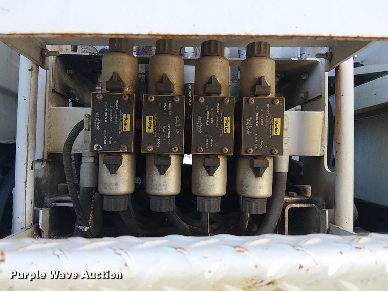 image for item YA1842 2016 Western Star 4700 feed mixer truck