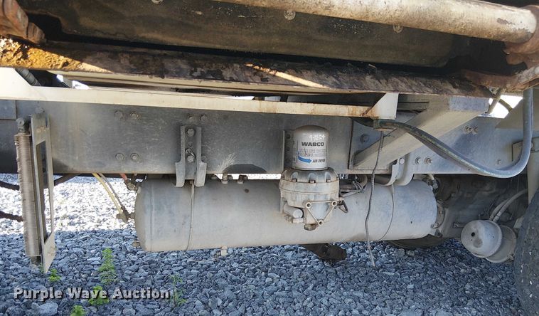 image for item YA1842 2016 Western Star 4700 feed mixer truck