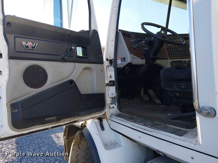 image for item YA1842 2016 Western Star 4700 feed mixer truck