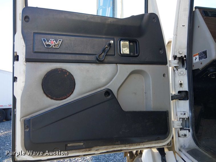 image for item YA1842 2016 Western Star 4700 feed mixer truck