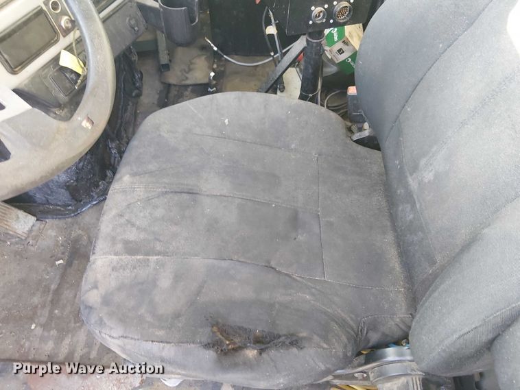 image for item YA1842 2016 Western Star 4700 feed mixer truck