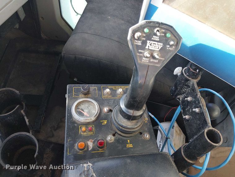 image for item YA1842 2016 Western Star 4700 feed mixer truck