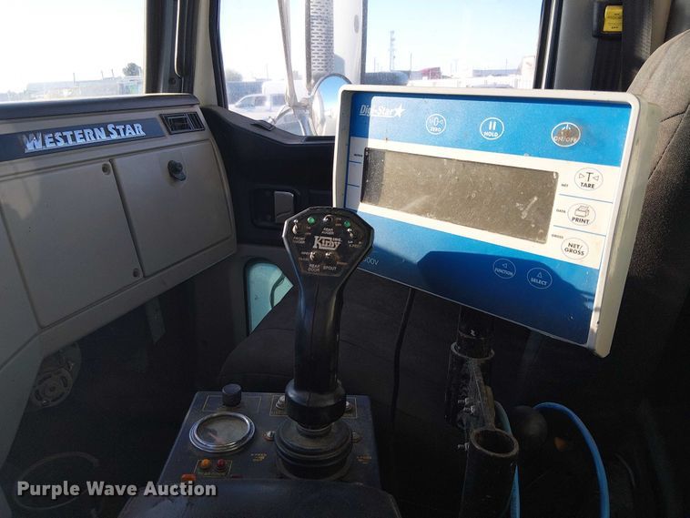 image for item YA1842 2016 Western Star 4700 feed mixer truck