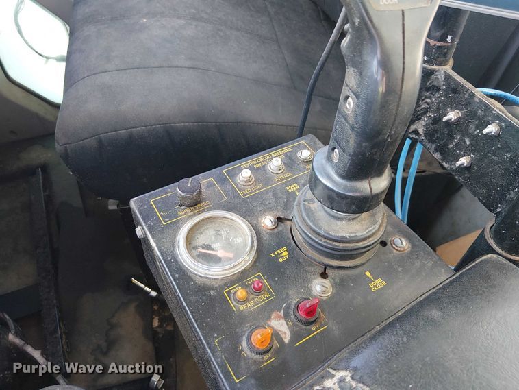 image for item YA1842 2016 Western Star 4700 feed mixer truck