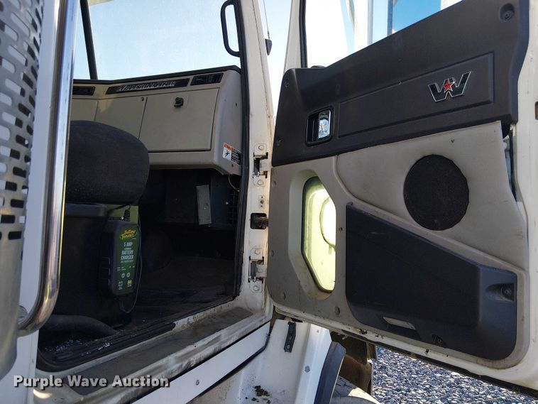 image for item YA1842 2016 Western Star 4700 feed mixer truck