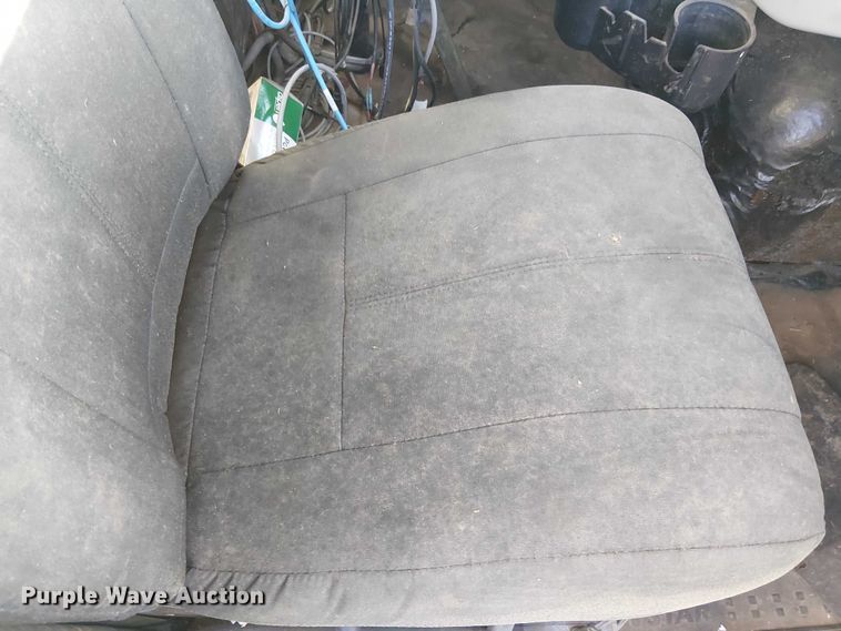 image for item YA1842 2016 Western Star 4700 feed mixer truck