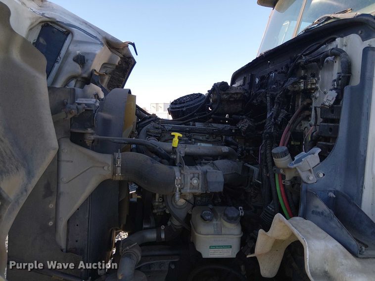 image for item YA1842 2016 Western Star 4700 feed mixer truck