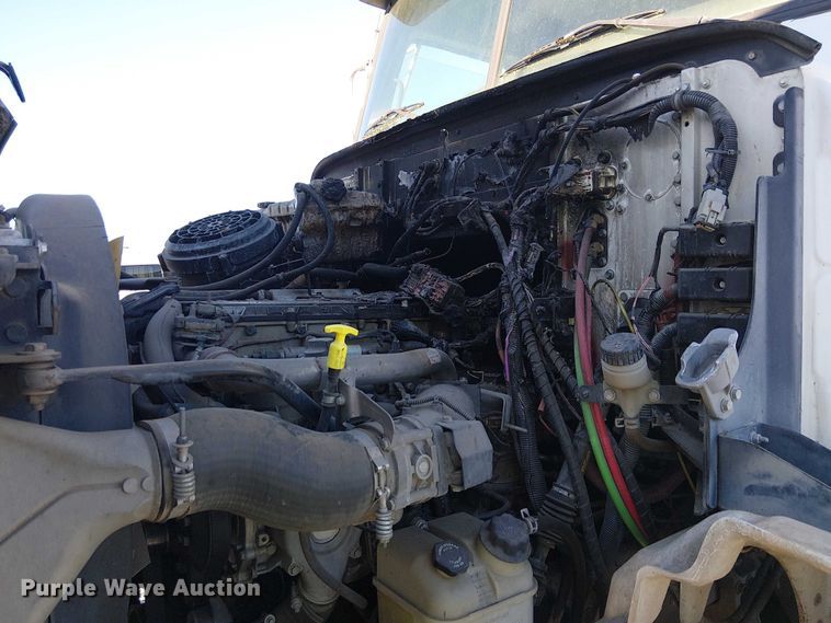 image for item YA1842 2016 Western Star 4700 feed mixer truck