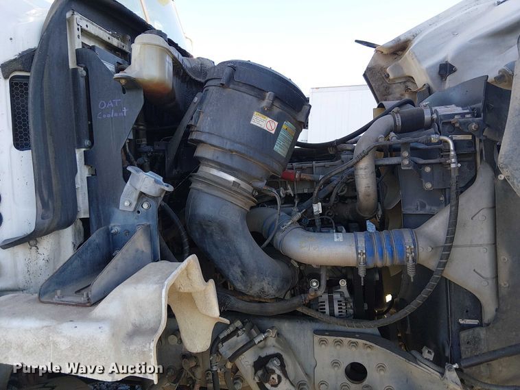 image for item YA1842 2016 Western Star 4700 feed mixer truck