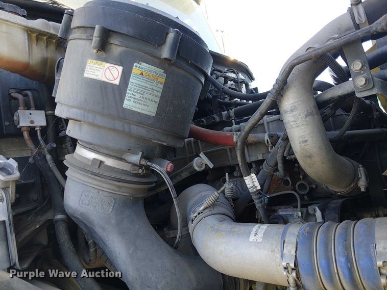 image for item YA1842 2016 Western Star 4700 feed mixer truck