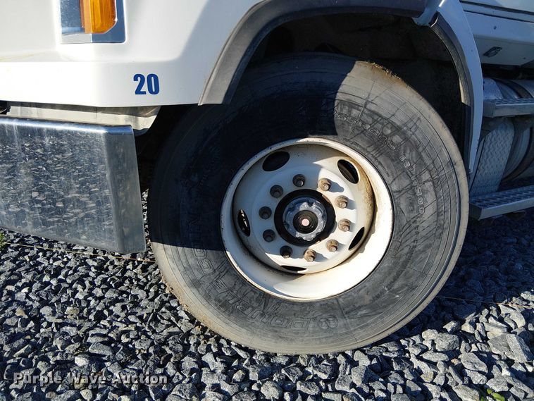 image for item YA1842 2016 Western Star 4700 feed mixer truck