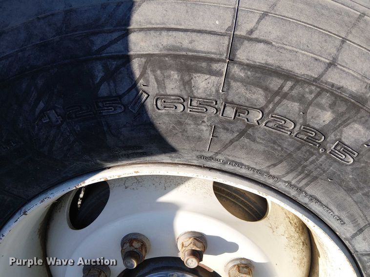 image for item YA1842 2016 Western Star 4700 feed mixer truck