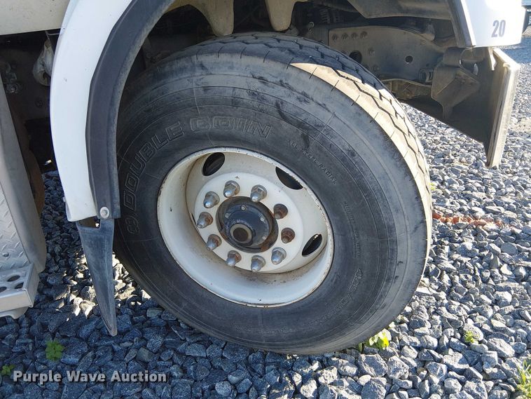 image for item YA1842 2016 Western Star 4700 feed mixer truck