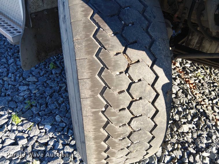 image for item YA1842 2016 Western Star 4700 feed mixer truck