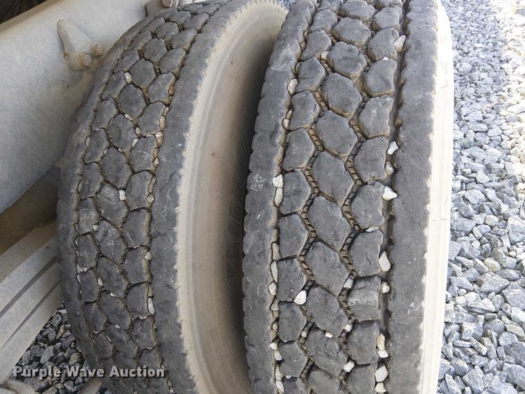 image for item YA1842 2016 Western Star 4700 feed mixer truck