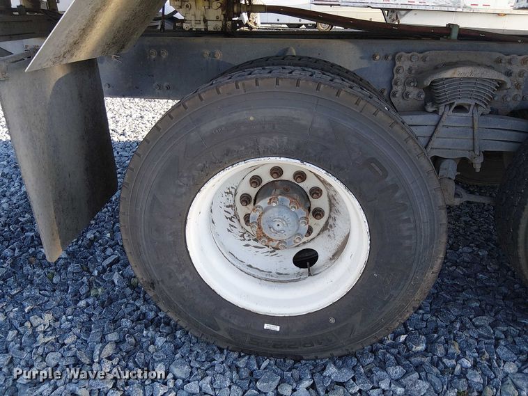 image for item YA1842 2016 Western Star 4700 feed mixer truck